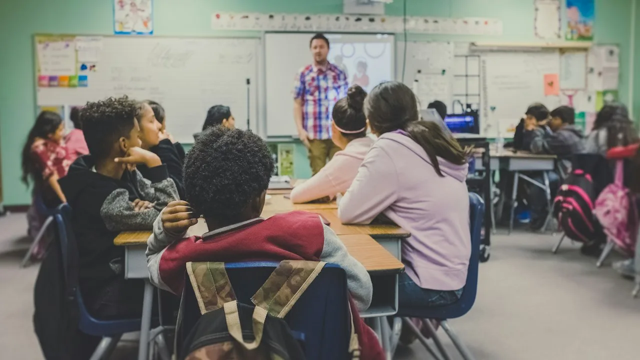 Youth engaged in educational and cooperative group initiatives in Jausiers